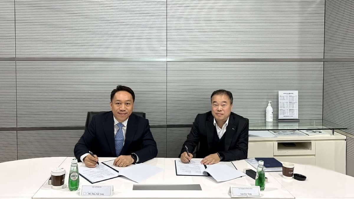 Ông Andy Han – Tổng Giám đốc của Filmore Development và ông Park Dae-Sung – Phó Tổng Giám đốc POSCO E&C thực hiện nghi thức ký kết.